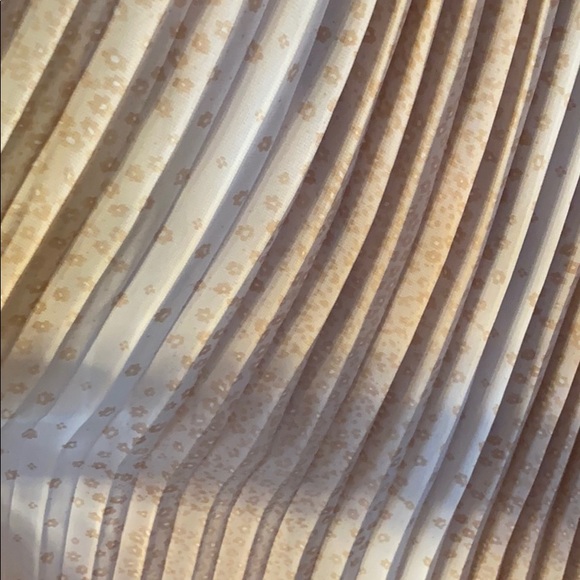 ❌SOLD❌Lauren Conrad floral midi skirt - Picture 3 of 4